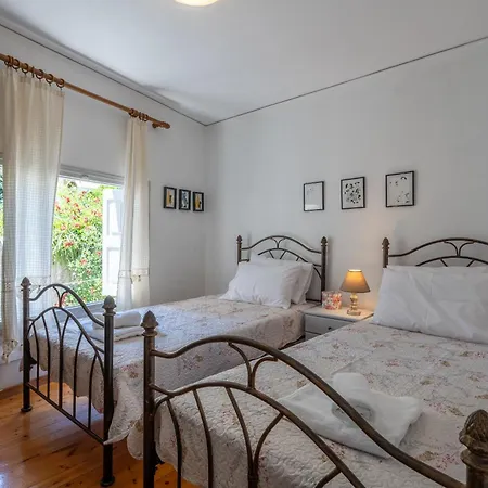 Spacious Home With Yard, Mytilene Lesvos Extérieur photo
