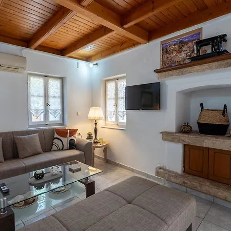 Spacious Home With Yard, Mytilene Lesvos Extérieur photo