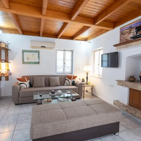 Spacious Home With Yard, Mytilene Lesvos Extérieur photo
