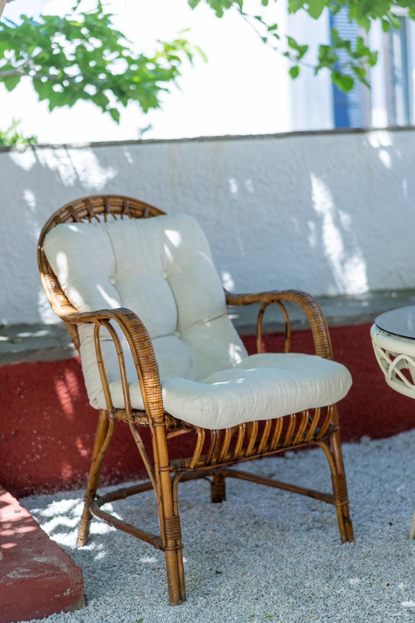Spacious With Yard, Lesvos Hébergement de vacances *