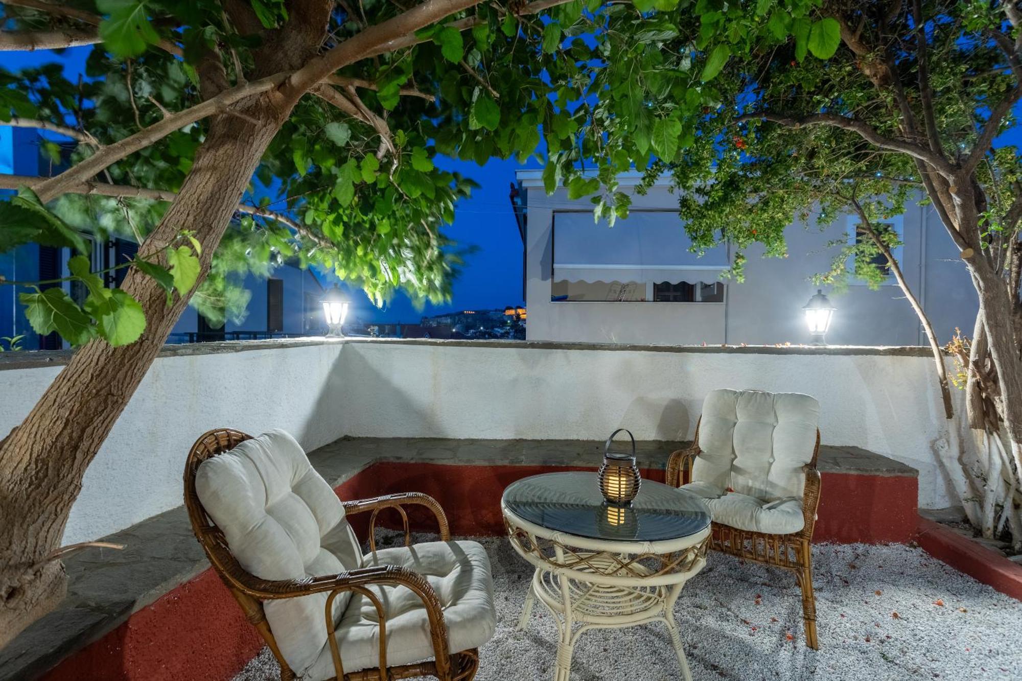 Spacious With Yard, Lesvos Mytilíni