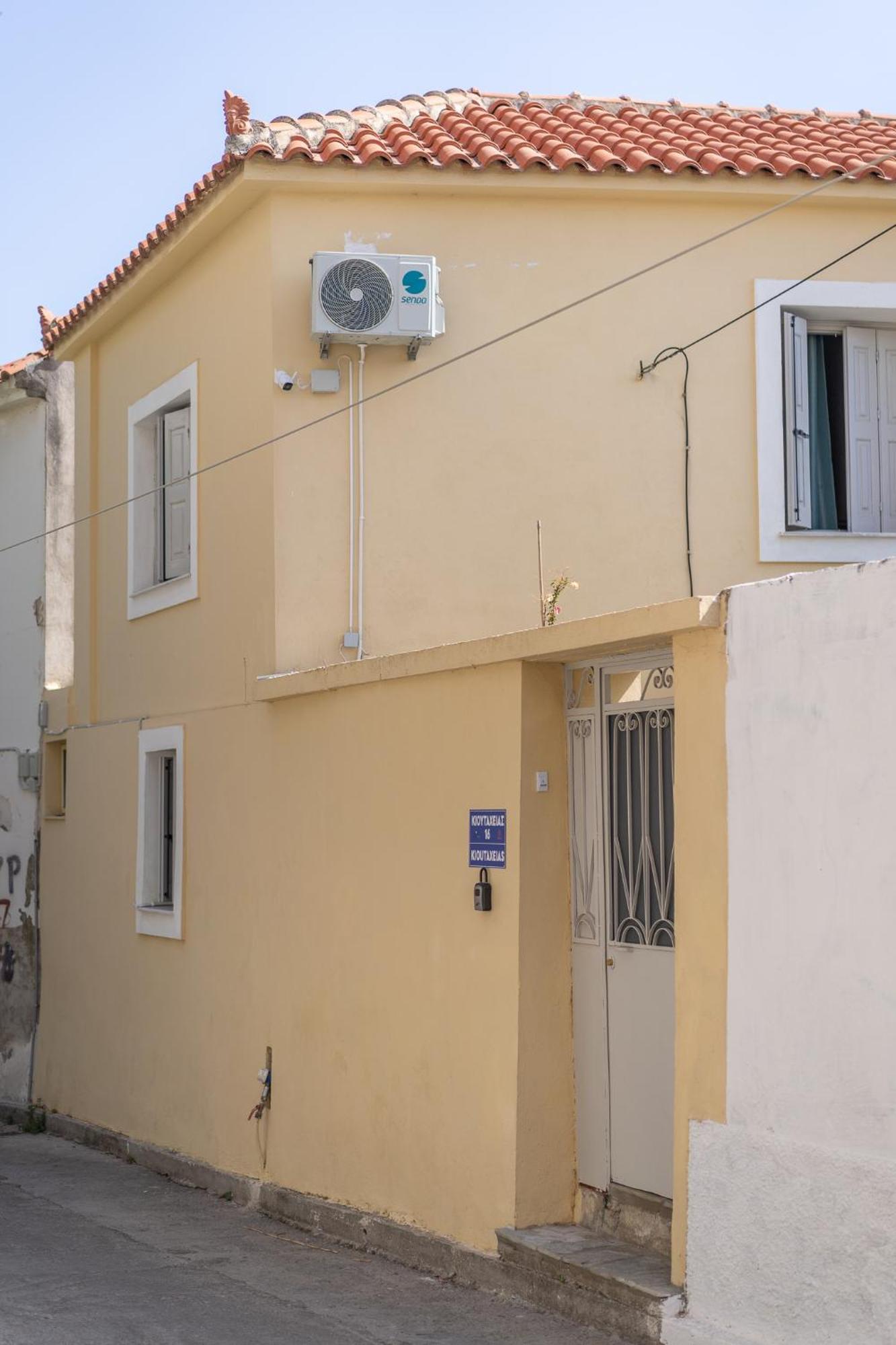 Spacious With Yard, Lesvos Hébergement de vacances *