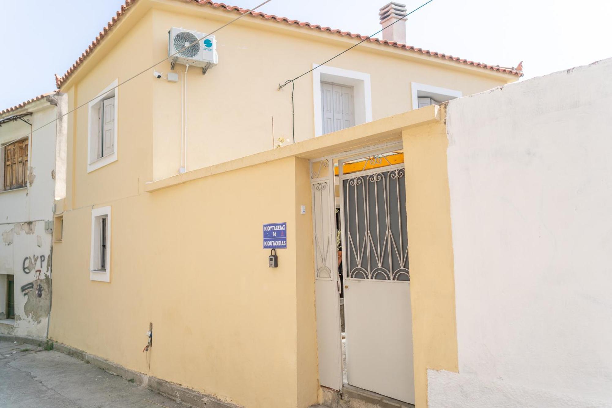 Spacious With Yard, Lesvos Mytilíni
